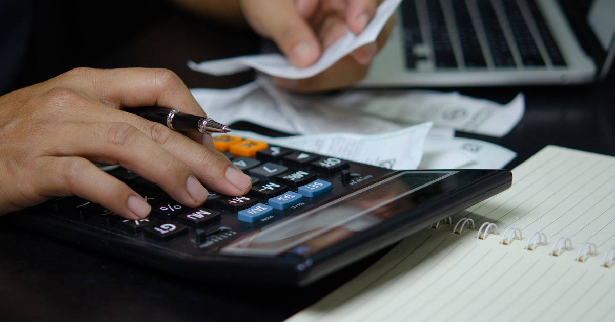 Miten lasketaan yrittäjän palkka